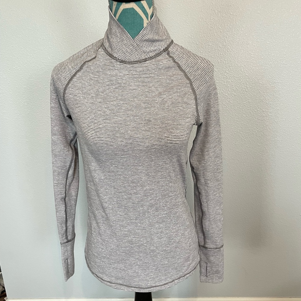 Lululemon Warm Your Core Striped Gray & White Stripe Long Sleeve Top size Small